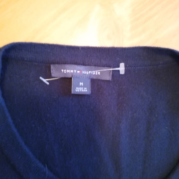 TOMMY HILFIGER 90's button-down cardigan with tuxedo front ruffle - Picture 5 of 10